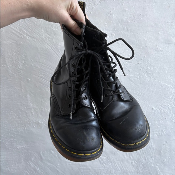 Dr. Martens 1460 smooth black leather 8-eye boot - Picture 3 of 11